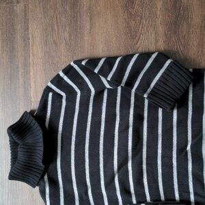 Jones New York Womans Size Petite Small Black and Silver Turtleneck Sweater